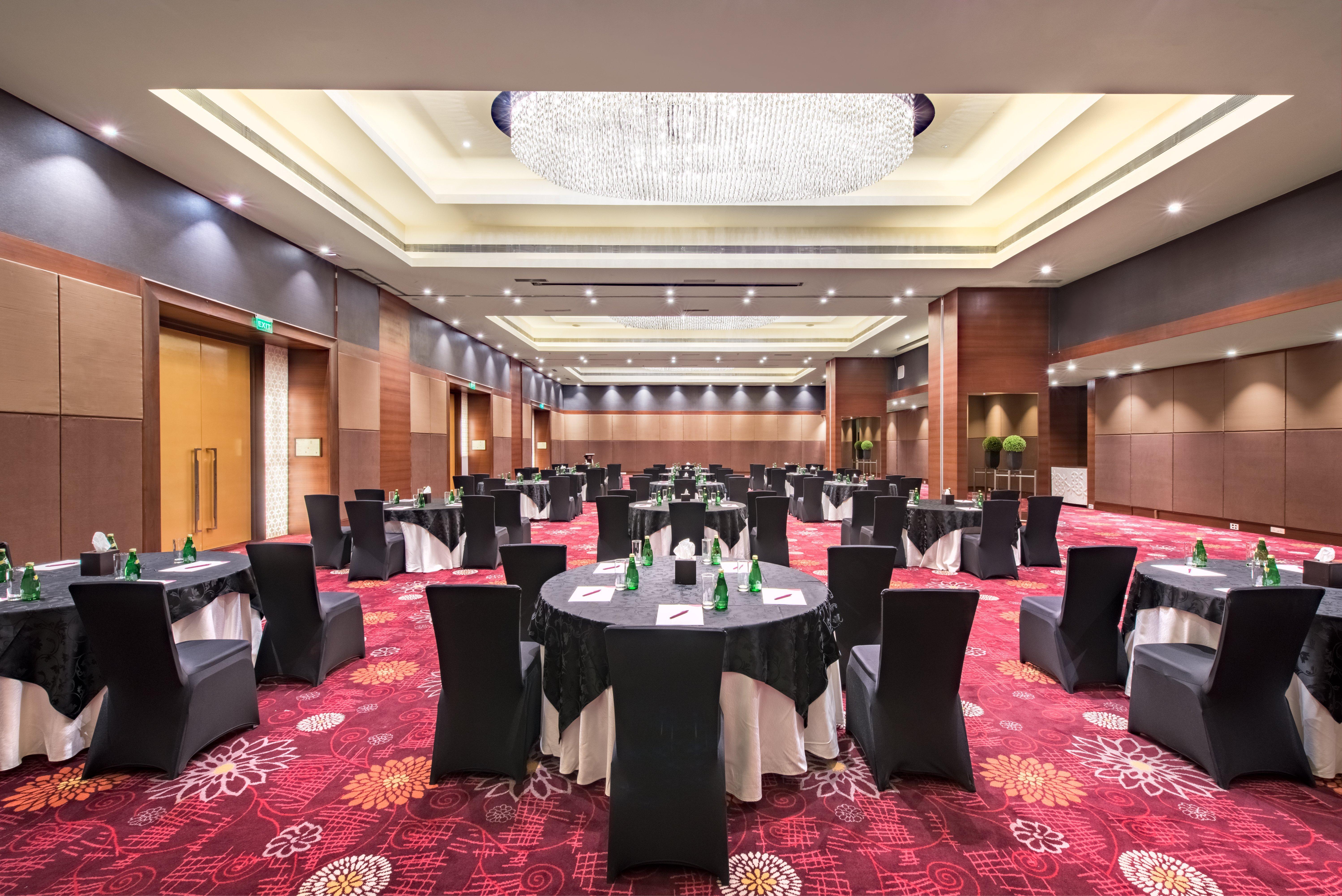Crowne Plaza Ahmedabad City Centre By Ihg Экстерьер фото