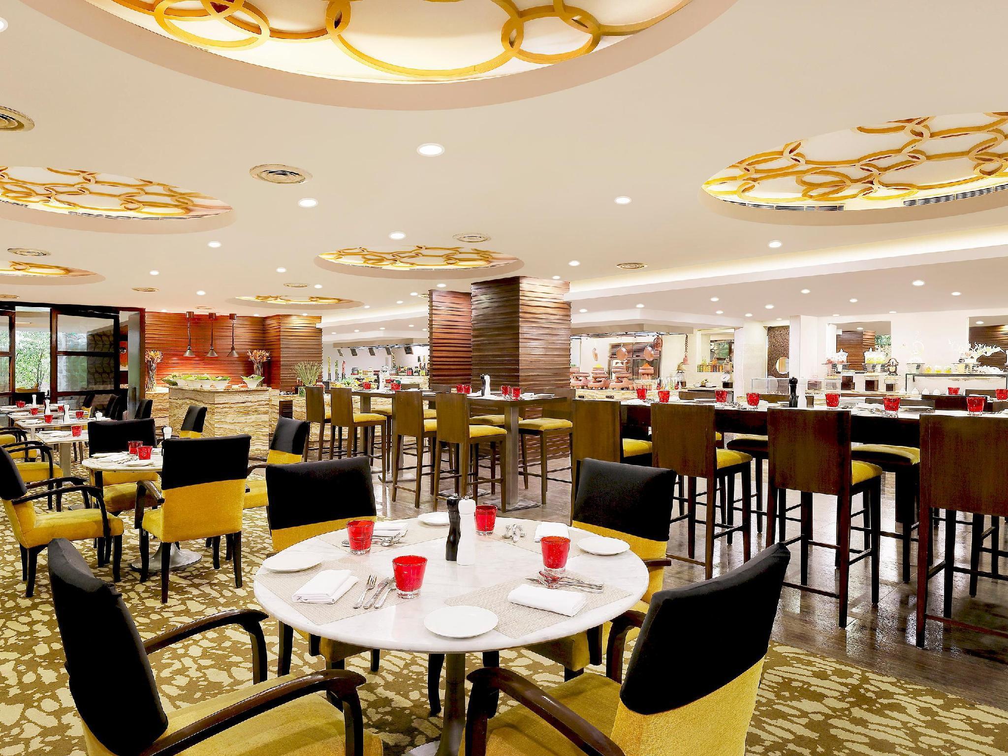 Crowne Plaza Ahmedabad City Centre By Ihg Экстерьер фото